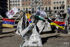 Paperformances y Un Mundo sin Mordaza en PLaza España. Foto: Jorge Espinoza