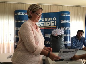 Unidad Madrid destruye cuadernos de votacion1