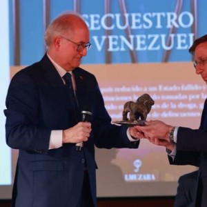 El Ayuntamiento de Madrid acoge la presentación del libro ‘La tumba. Secuestro en Venezuela’