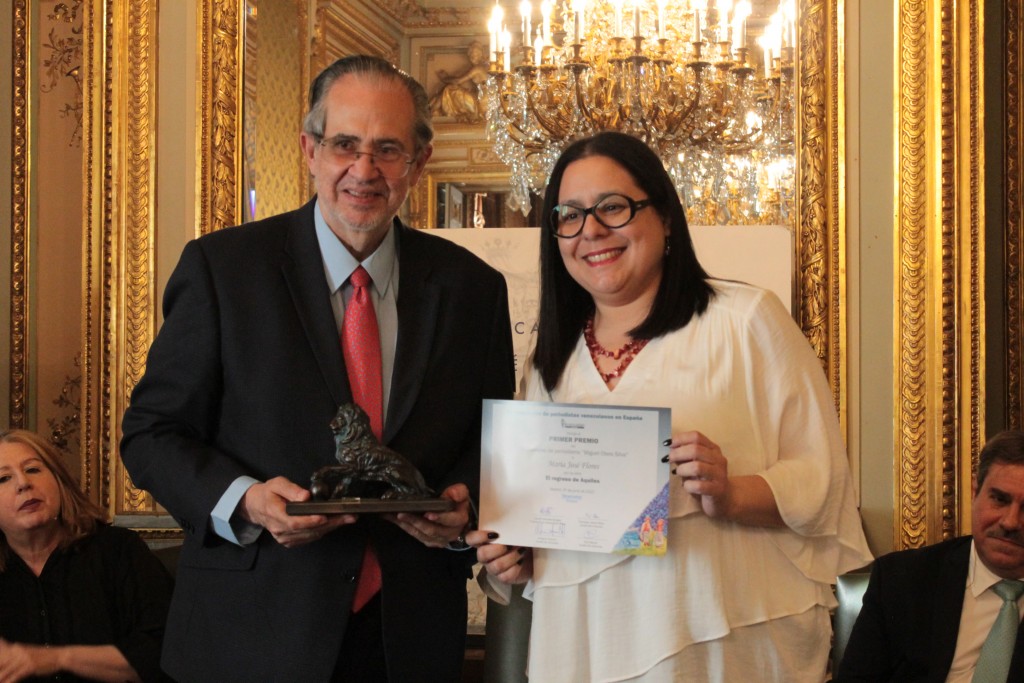 María José Flores, 1º premio del VI Concurso de Periodismo Miguel Otero Silva